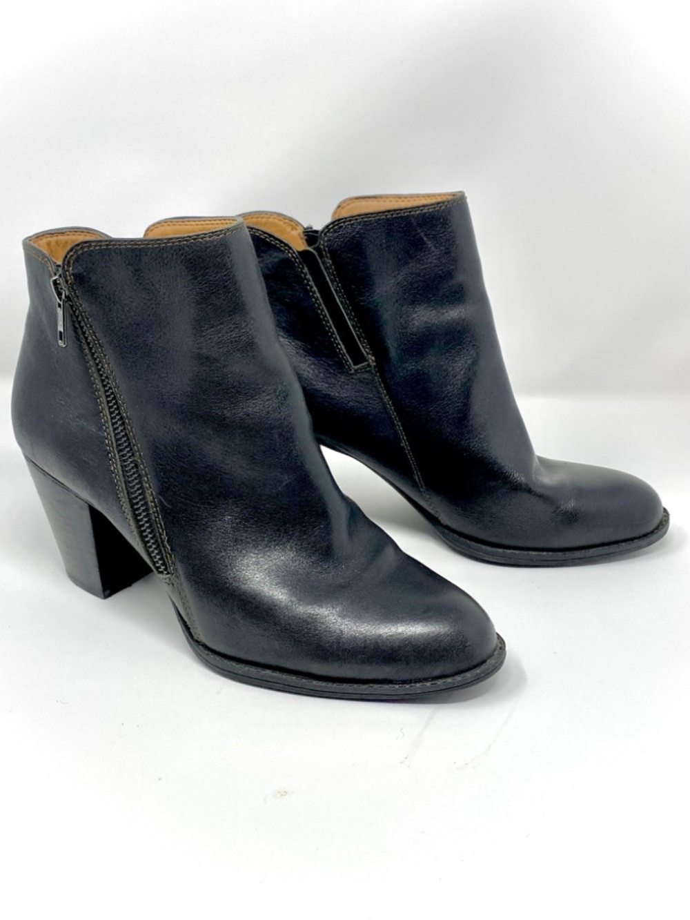 Sofft Wera Black Leather Side Zip Ankle boot Stacked Heel Women 9